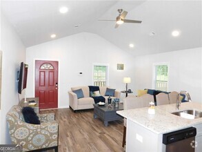 Building Photo - 213 Claire Dr SE