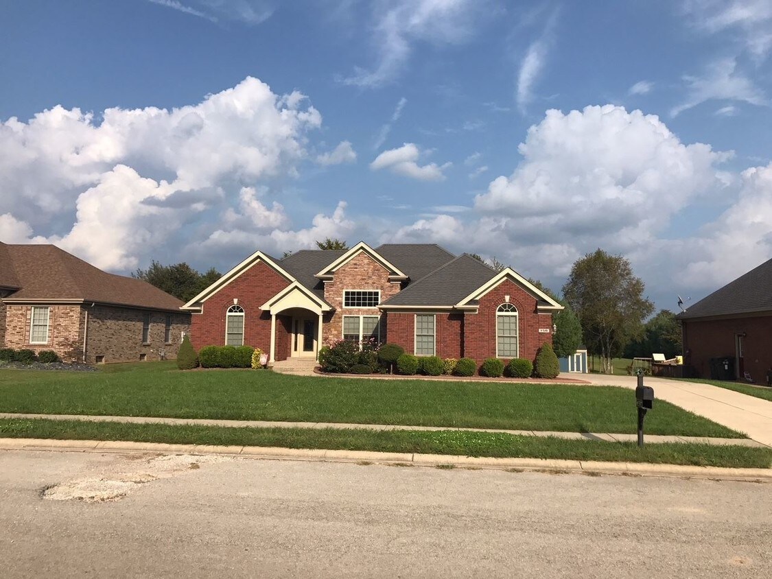 Primary Photo - 3 br, 2 bath House - 156 N. Cole Ridge Dr.