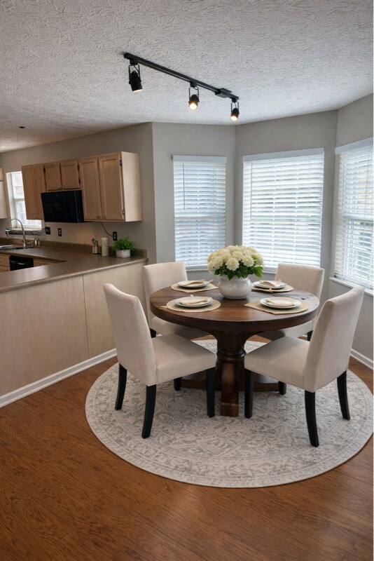 Foto del edificio - 12490 Daisywood Dr