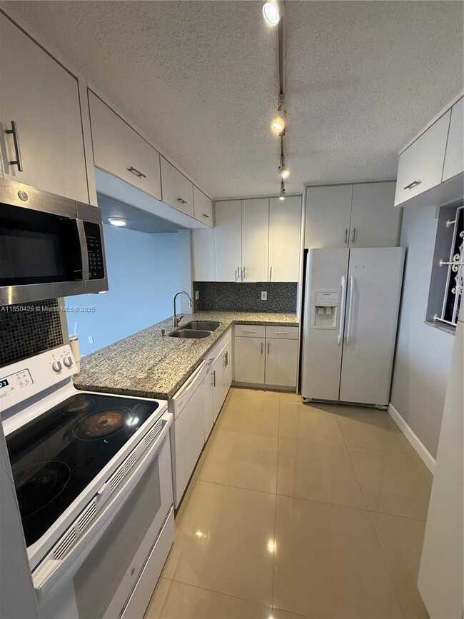 Foto del edificio - 8625 NW 8th St