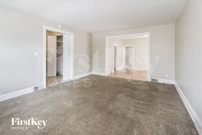 Foto del edificio - 2235 S Harvey Ave