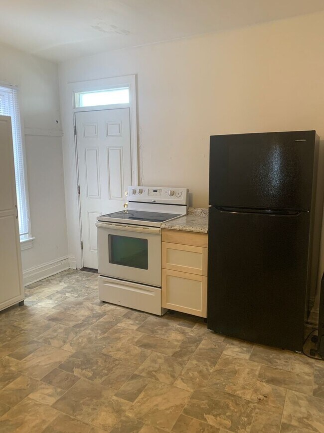 Foto del edificio - West End 3 Bedroom Apartment 2nd/3rd Floor...