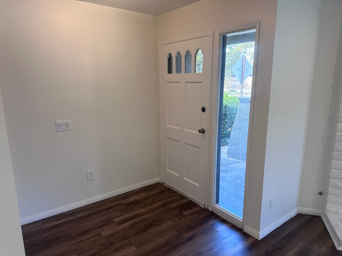 Primary Photo - 2106 Crespi Ln