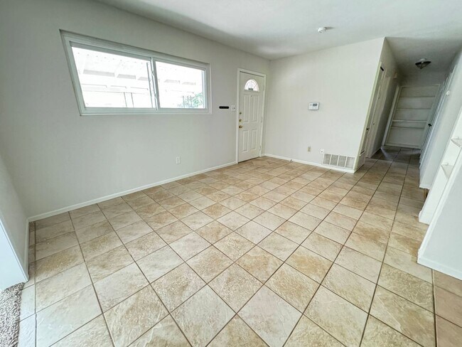 Building Photo - 360 Virtual Tour Available