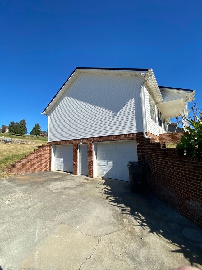 Foto del edificio - 1887 Warrensburg Rd