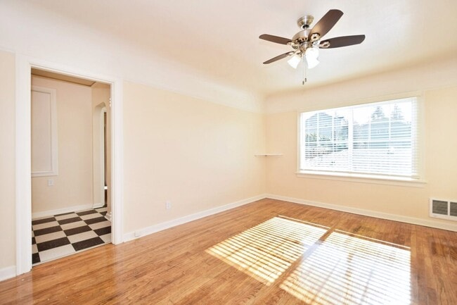 Photo - 11240 SW Barbur Blvd Apartment