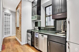 Building Photo - 141 Ridge St