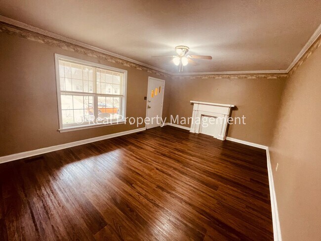 Foto del edificio - Nice 2 Bedroom 1 Bath Duplex in Park Hill ...