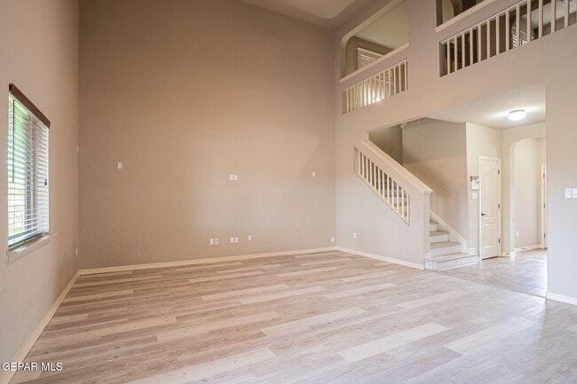 Foto del edificio - 14501 Meadow Lawn