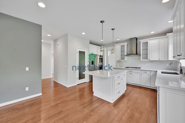 Foto del edificio - 4 BED & 2.5 SINGLE FAMILY HOUSE FOR RENT