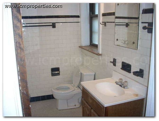 Building Photo - 2613 W Berwyn Ave