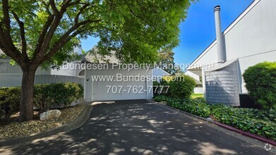 Building Photo - 2791 McBride Ln