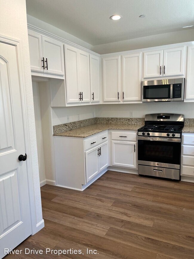 Building Photo - 4 br, 2.5 bath House - 5032 Palaside Dr