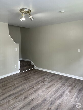 Building Photo - 422-426 Cedar Dr