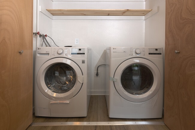 Laundry & Storage - 3229 SE 10th Ave