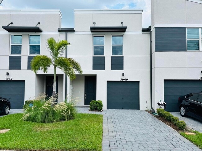 Photo - 3949 SE Mentmore Lane Unit Townhome