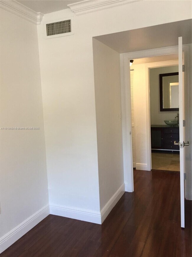 Foto del edificio - 7907 SW 104th St