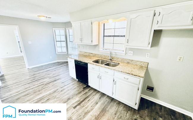 Foto del edificio - 7900 Deerfield Trce