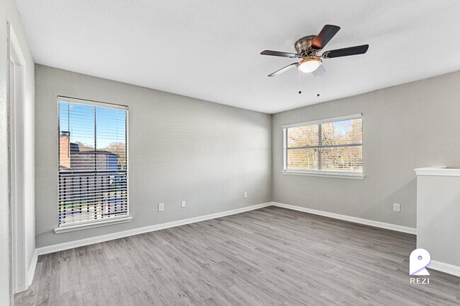 Foto del edificio - 13100 Stonefield Dr
