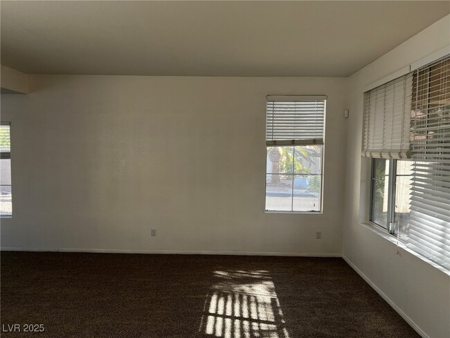 Foto del edificio - 8751 Quintane Ln