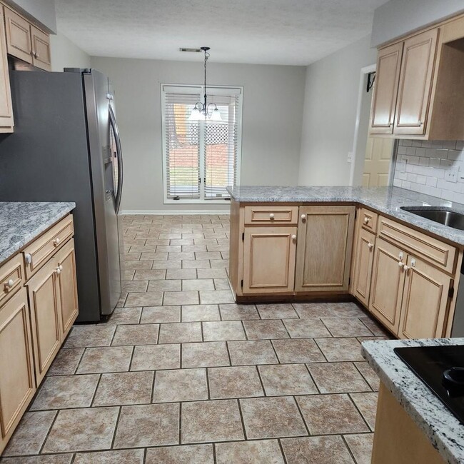 Building Photo - Remodeled in North Columbus- Springlake!