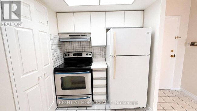Building Photo - 265 Enfield Pl