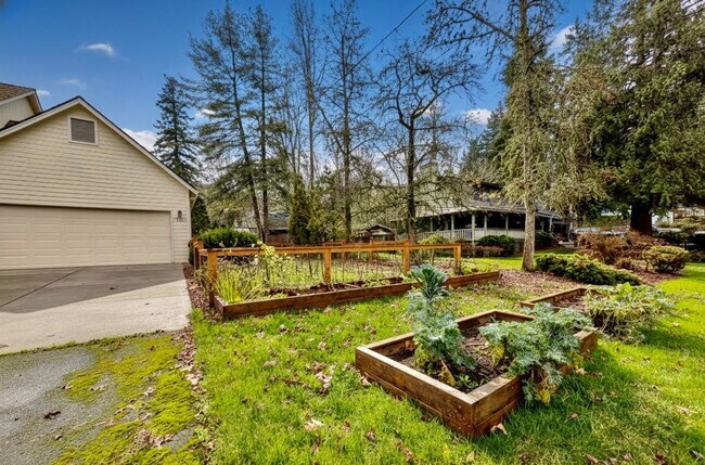 Foto del edificio - This Charming 3-Bedroom, 2.5-Bathroom Home, Spanning 1878 Square Feet, Offers Gorgeous Hardwood F...