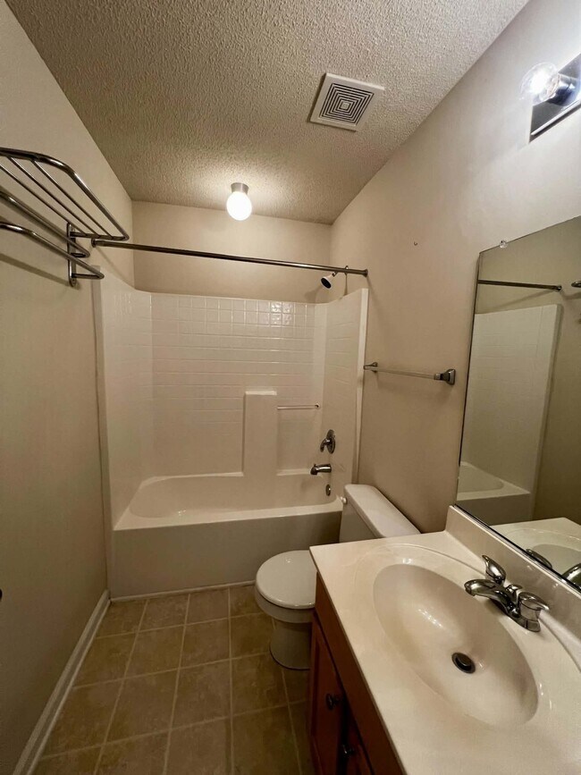 Building Photo - 1019 Golden Aspen Dr