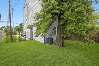 Building Photo - 1404 Mansfield St