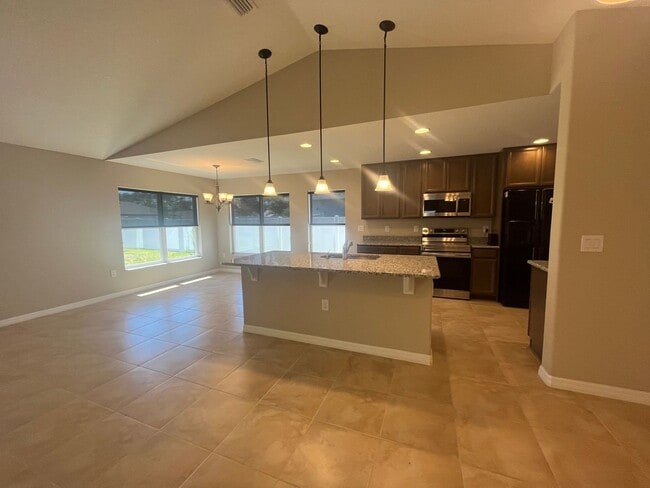 Foto del edificio - Newer Home with Fenced in Yard!!