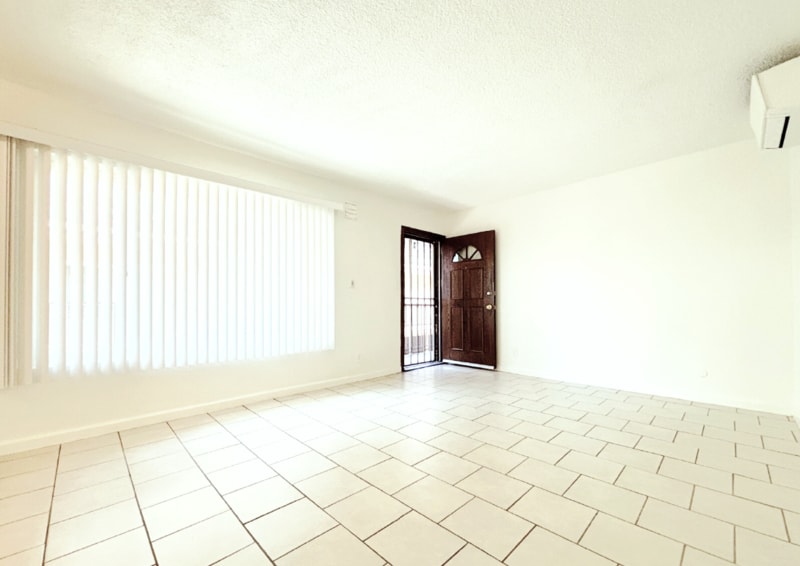 Primary Photo - 10208 S Inglewood Ave