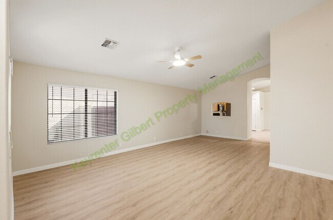 Foto del edificio - Charming Gilbert Home with Spacious Living & Prime Location