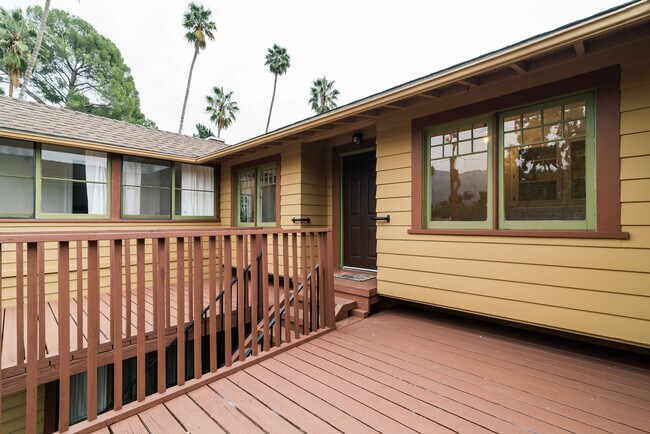 Deck - 686 E Rio Grande St