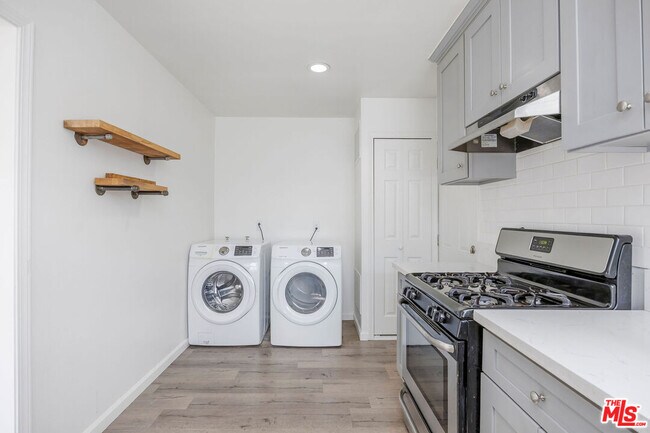 Foto del edificio - 2103 Barclay St