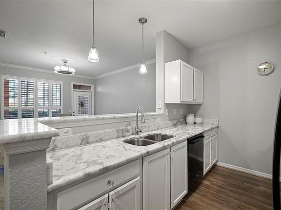 Building Photo - 5000 Culbreath Key Way