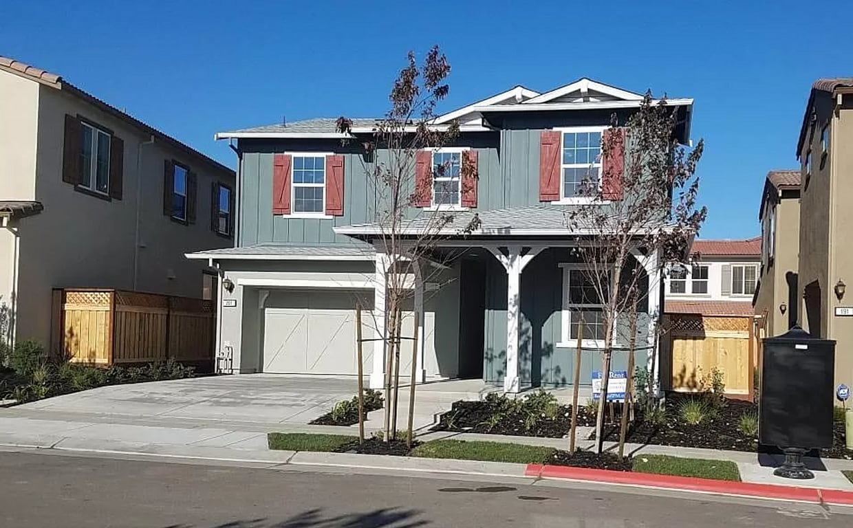 4 bedroom 3 bathroom home with loft - 4  bedroom 3 bathroom home with loft