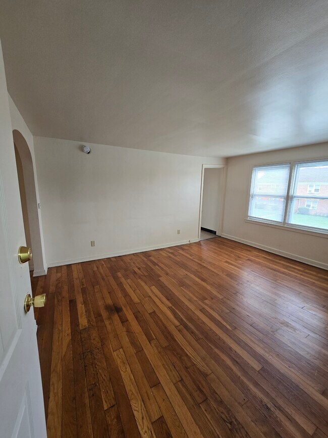Foto del edificio - 404-410 East Bruce