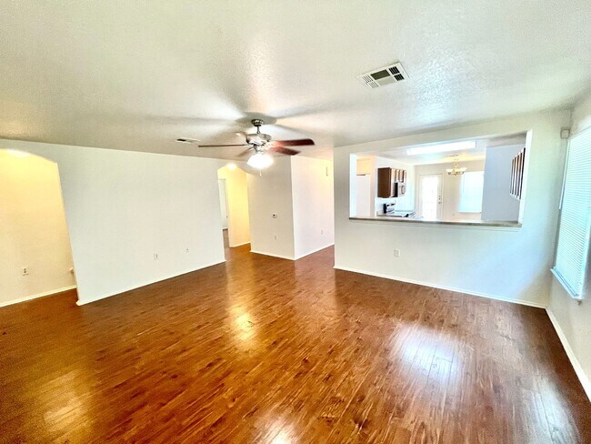 Foto del edificio - Home near downtown Austin and Airport!