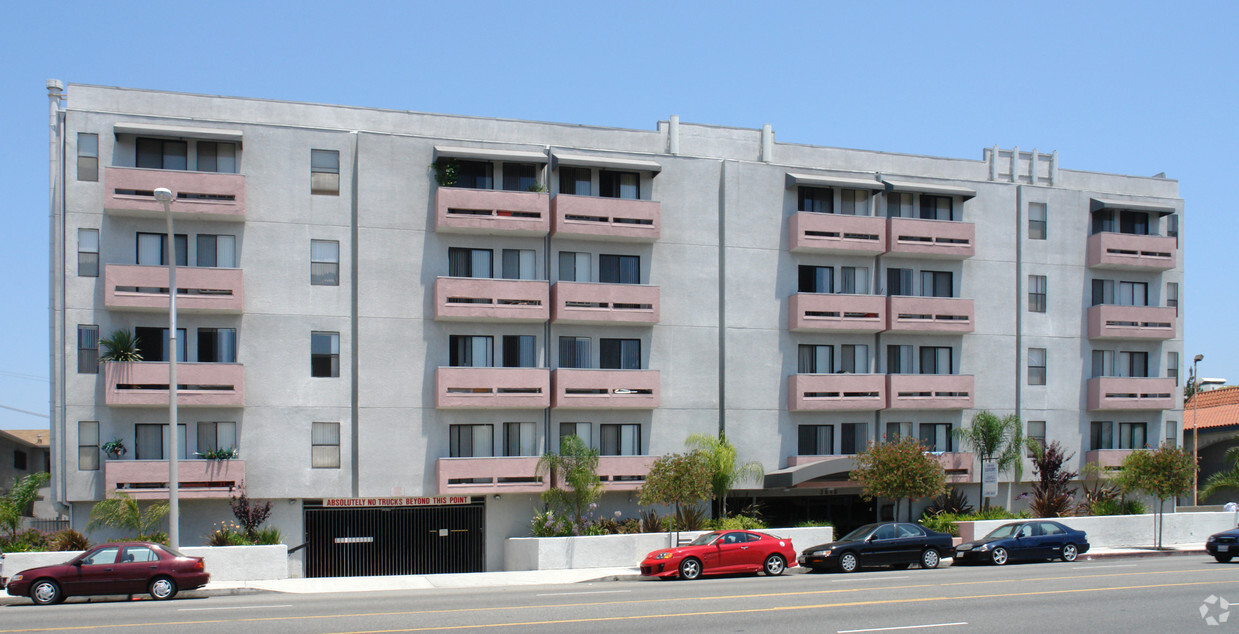 Building Photo - Overland Apartments