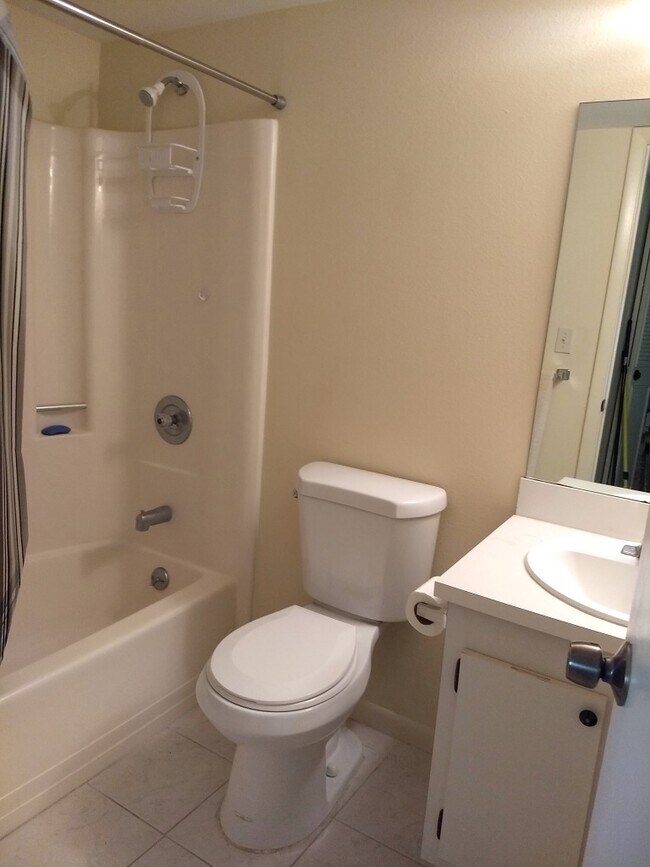 2nd bathroom - 9261 Central Park Dr
