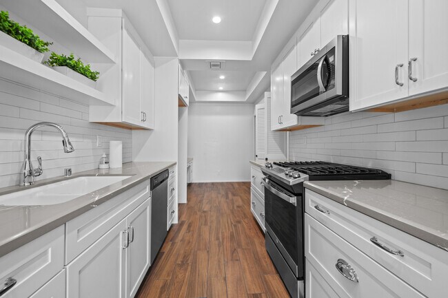 Foto del edificio - 1167 Roxbury Dr