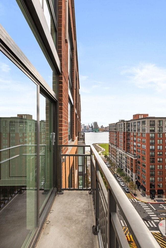 Building Photo - 1100 Maxwell Ln