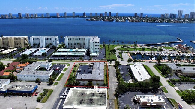 Building Photo - 310 Lake Shore Dr