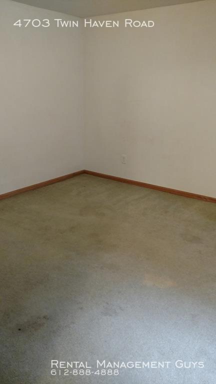 Building Photo - Very Nice 3 Bed 1 Bath in Minnetonka!