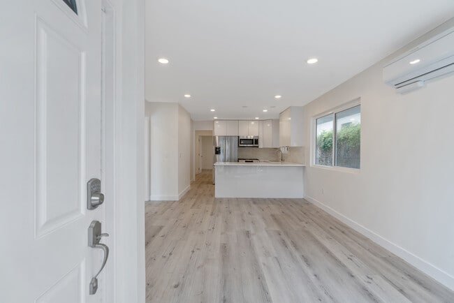Building Photo - 1025 Pleasantview Ave