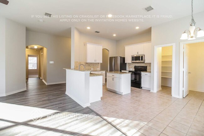 Foto del edificio - 13425 Austin Stone Dr