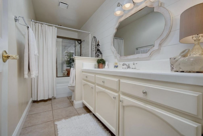 Foto del edificio - 504 Bridle Ct