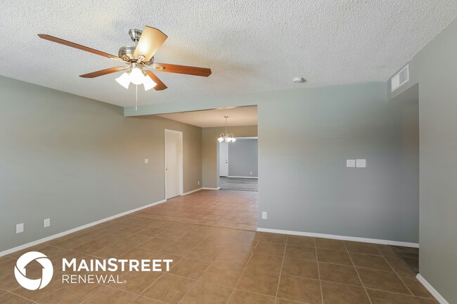 Building Photo - 1347 W 7th Dr