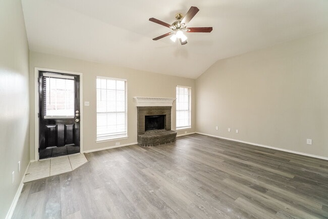 Foto del edificio - 100 Sandlewood Ln