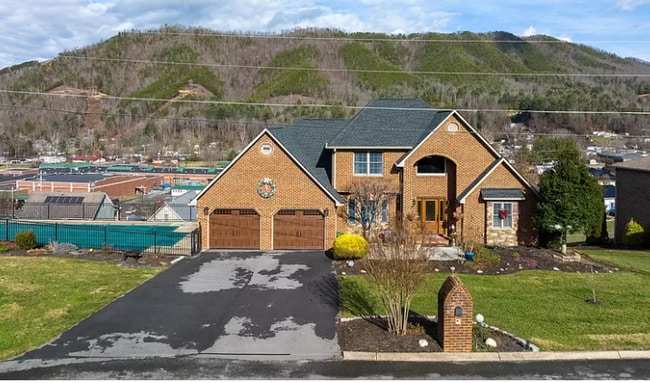 Building Photo - 120 Valley View Dr